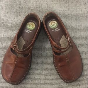 Women’s Size 6 1/2 Leather Manmade Earth Shoes